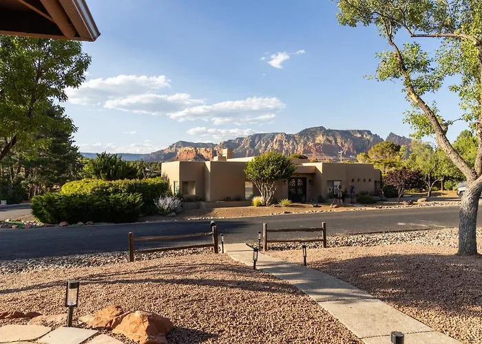 The Saddlerock House - Great Location, Views And Hot Tub! *