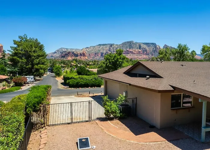 The Saddlerock House - Great Location, Views And Hot Tub!